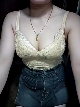 LeanaLy online show from November 11, 2025, 2:01 pm