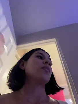 AlyssaRay online show from April 5, 2026, 12:12 pm