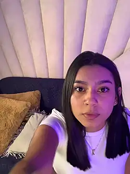 AlyssaRay online show from December 5, 2025, 8:39 pm