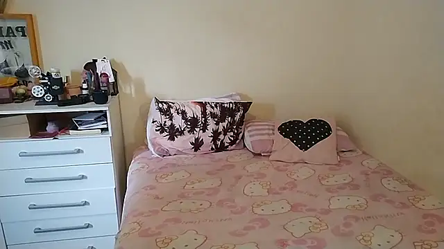 CllarinhaCortes online show from February 20, 2026, 3:25 pm