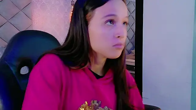 CARO ADAMS1 online show from November 26, 2025, 11:32 am