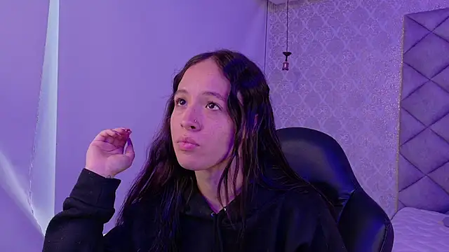 CARO ADAMS1 online show from November 19, 2025, 12:05 pm