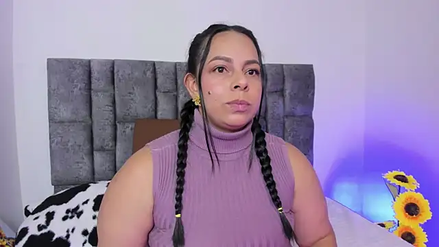 MILA QUINN online show from October 25, 2025, 10:54 pm