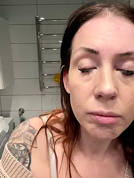 Snapshot of Lindsey_feet chatting on October 28, 2025, 12:26 pm Lindsey feet online show from October 28, 2025, 12:26 pm