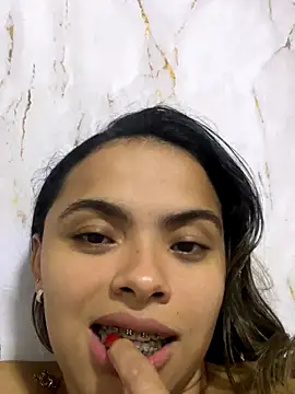 safadinhaquenteW online show from October 19, 2025, 2:03 am