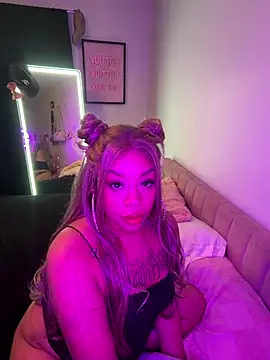 Snapshot of YourFavorite_Daiisy chatting on October 19, 2025, 1:36 pm YourFavorite Daiisy online show from October 19, 2025, 1:36 pm