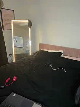 Snapshot of YourFavorite_Daiisy chatting on October 15, 2025, 1:19 pm YourFavorite Daiisy online show from October 15, 2025, 1:19 pm