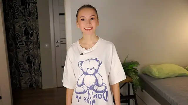 MarthEckstrom online show from October 13, 2025, 4:47 am