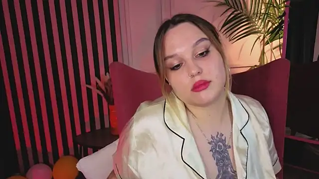 Snapshot of kiki_mikki_ chatting on October 18, 2025, 8:44 pm kiki mikki online show from October 18, 2025, 8:44 pm