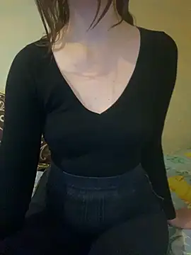 Snapshot of KittieCreme chatting on October 31, 2025, 2:13 pm KittieCreme online show from October 31, 2025, 2:13 pm