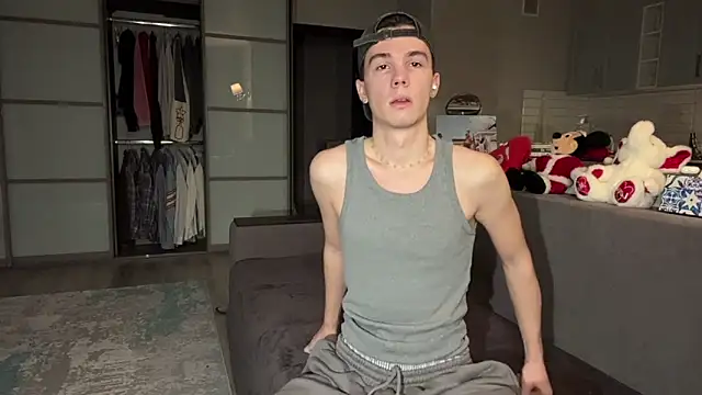 Jeremy1Scott online show from November 21, 2025, 3:27 am