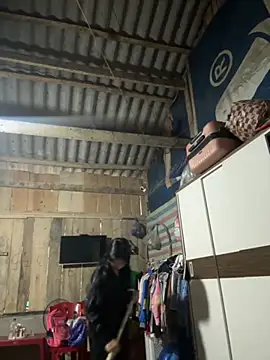 Linh-xxx online show from October 18, 2025, 11:18 pm