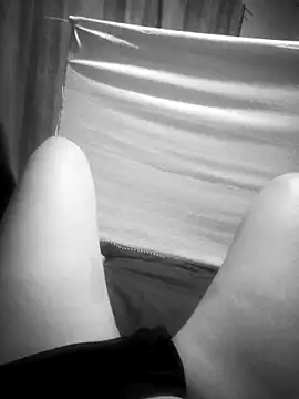 daddy-littleGoodGirl online show from October 13, 2025, 10:21 pm