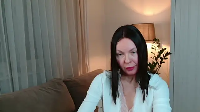 Snapshot of LittleNicolee chatting on February 17, 2026, 5:32 pm LittleNicolee online show from February 17, 2026, 5:32 pm