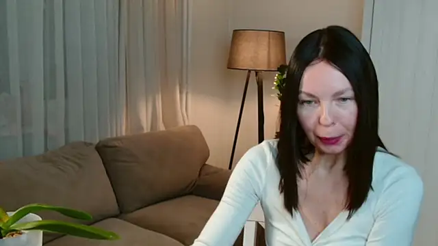 Snapshot of LittleNicolee chatting on December 5, 2025, 6:39 pm LittleNicolee online show from December 5, 2025, 6:39 pm