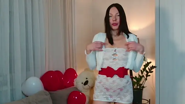 Snapshot of LittleNicolee chatting on February 13, 2026, 6:52 pm LittleNicolee online show from February 13, 2026, 6:52 pm