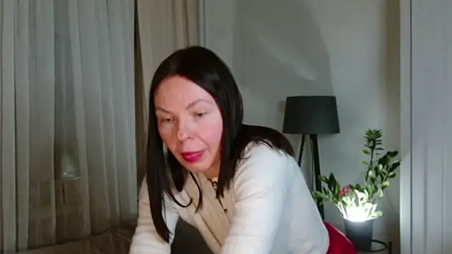 Snapshot of LittleNicolee chatting on February 10, 2026, 8:41 pm LittleNicolee online show from February 10, 2026, 8:41 pm