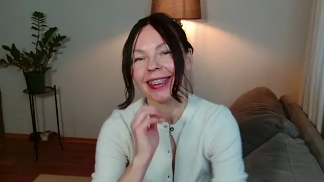 Snapshot of LittleNicolee chatting on February 25, 2026, 3:12 pm LittleNicolee online show from February 25, 2026, 3:12 pm