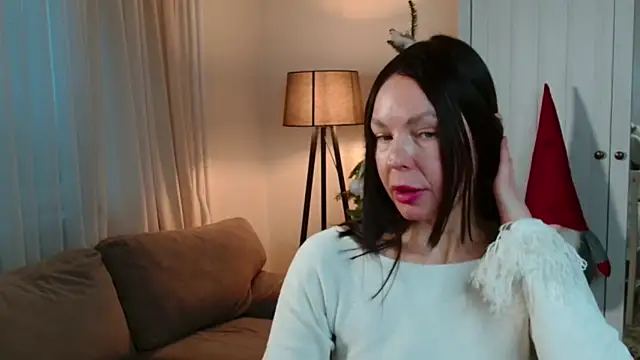 Snapshot of LittleNicolee chatting on December 21, 2025, 1:46 pm LittleNicolee online show from December 21, 2025, 1:46 pm