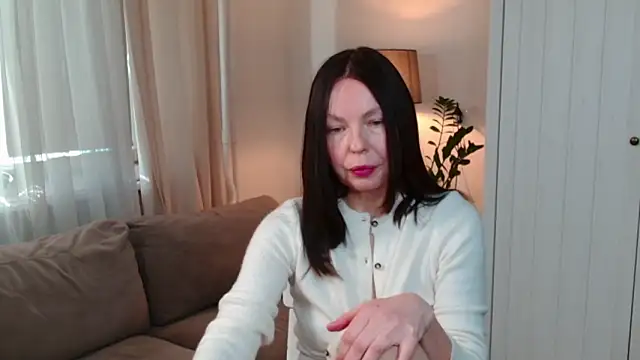 Snapshot of LittleNicolee chatting on February 1, 2026, 12:58 pm LittleNicolee online show from February 1, 2026, 12:58 pm