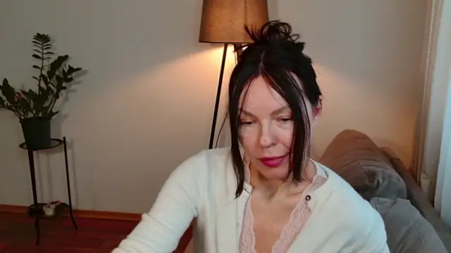 Snapshot of LittleNicolee chatting on February 26, 2026, 2:28 pm LittleNicolee online show from February 26, 2026, 2:28 pm