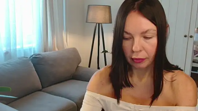 Snapshot of LittleNicolee chatting on November 21, 2025, 10:36 am LittleNicolee online show from November 21, 2025, 10:36 am