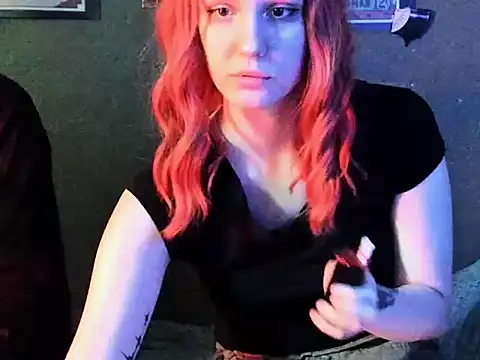 Snapshot of Skirklove chatting on October 15, 2025, 8:22 am Skirklove online show from October 15, 2025, 8:22 am