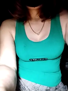 YiyinLy online show from October 17, 2025, 9:16 pm