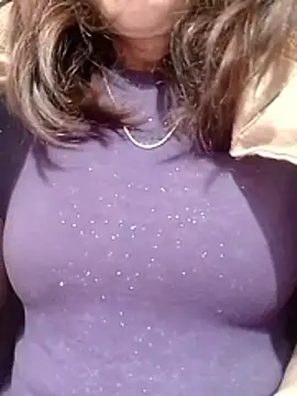 Snapshot of YiyinLy chatting on February 2, 2026, 6:56 am YiyinLy online show from February 2, 2026, 6:56 am