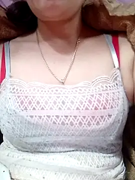 Snapshot of YiyinLy chatting on February 3, 2026, 7:24 am YiyinLy online show from February 3, 2026, 7:24 am