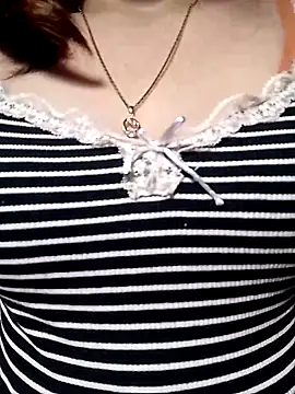 Snapshot of YiyinLy chatting on February 11, 2026, 2:33 am YiyinLy online show from February 11, 2026, 2:33 am