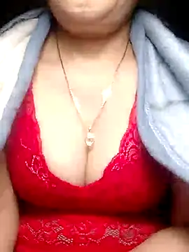 YiyinLy online show from March 11, 2026, 9:20 pm