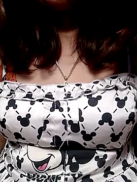 Snapshot of YiyinLy chatting on February 6, 2026, 12:45 pm YiyinLy online show from February 6, 2026, 12:45 pm