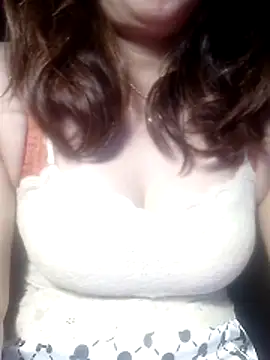 Snapshot of YiyinLy chatting on February 22, 2026, 9:38 pm YiyinLy online show from February 22, 2026, 9:38 pm