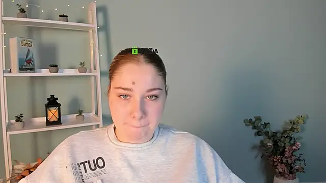 Snapshot of tereza_moon chatting on October 24, 2025, 8:35 am tereza moon online show from October 24, 2025, 8:35 am