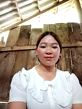 laddy-cute online show from October 31, 2025, 5:48 am