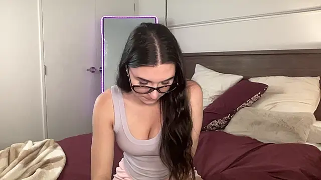 Snapshot of mollyy2006 chatting on December 5, 2025, 12:10 am mollyy2006 online show from December 5, 2025, 12:10 am