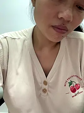 Nini-cn online show from October 17, 2025, 2:08 pm
