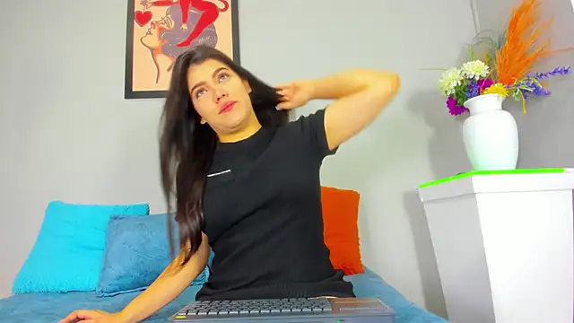 bella sstone online show from November 8, 2025, 11:36 am