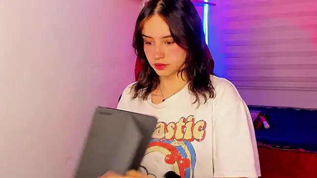 Emily Lindey online show from October 30, 2025, 3:27 am