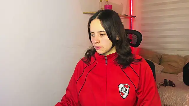 Emily Lindey online show from November 11, 2025, 3:12 am