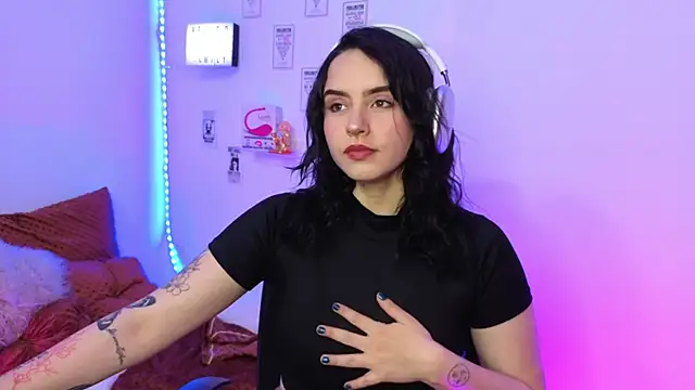 Emily Lindey online show from February 6, 2026, 3:35 am