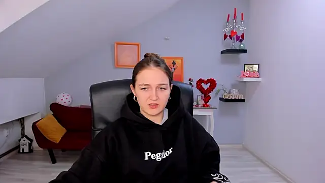 AnneWilsonn online show from February 12, 2026, 1:22 pm