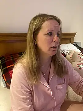 madamlillyrose online show from January 14, 2026, 8:51 am