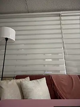 PamelaJonsom  online show from November 5, 2025, 1:47 pm