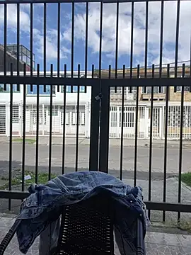 PamelaJonsom  online show from November 9, 2025, 1:48 pm