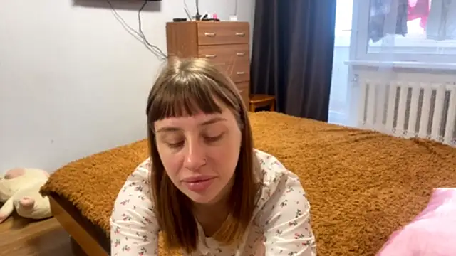 Snapshot of JenevaRuppel chatting on October 19, 2025, 6:05 am JenevaRuppel online show from October 19, 2025, 6:05 am