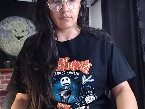 Lucyy Naugthy online show from November 6, 2025, 1:15 pm