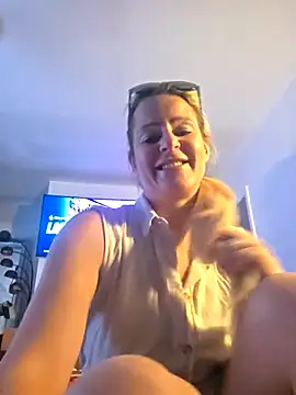 DarceyDevilDoll online show from June 1, 2026, 12:49 pm