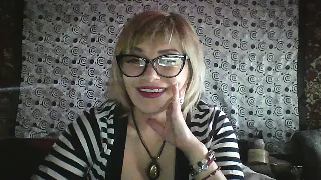 Lia Ray online show from November 24, 2025, 8:31 pm